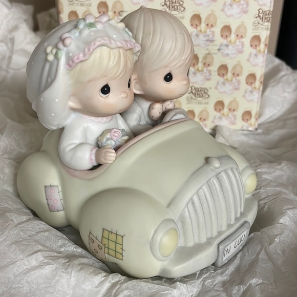 Precious Moments Wedding Ornament - Picture 1 of 4